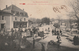 CPA Animée (31) MONTREJEAU Gourdan-Polignan La Place Jour De Foire Aux Cochons Porc Pig Marché Marchand Ambulant (état) - Montréjeau