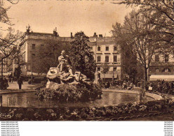 D31  TOULOUSE  Place Lafayette Et Jardin Statue Du Poête Goudouly   ..... ( Ref FA76 ) - Toulouse