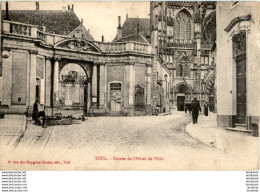 D54  TOUL  Entrée De L' Hôtel De Ville   ..... - Toul