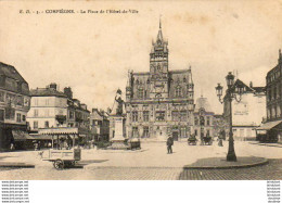 D60  COMPIEGNE  La Place De L' Hôtel De Ville  ..... - Compiegne