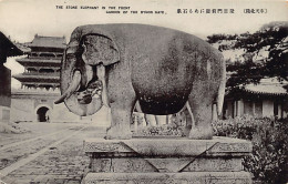 China - MUKDEN - The Stone Elephant In Front Of The Tyuon Gate - Publ. Unknown  - Chine