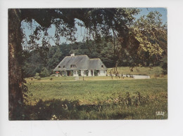 Chaumière Dans La Vallée De La Risle, Charmes Et Couleurs De La Normandie (cp Vierge N°27/413/03 Cigogne) - Autres & Non Classés