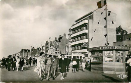 59* MALO LES BAINS Digue  Promenade    CPSM(9x14cm)        RL05.0529 - Malo Les Bains