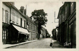 77* EGREVILLE   Rue St Martin  (CPSM 9x14cm)   RL07.1349 - Autres & Non Classés