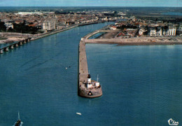 (RECTO / VERSO) LES SABLES D' OLONNE EN 1970 - VUE AERIENNE - N° 436/79 - BELLE FLAMME - L' ENTREE DU PORT - CPSM GF - Sables D'Olonne