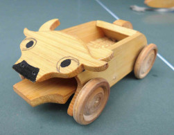 Carro Con La Testa Di Bue , In Legno , Muovendosi Apre E Chiude La Bocca ; Manca La Punta Di Un Corno - Jouets Anciens