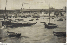 76 FECAMP Un Coin Du Port Bateaux Barques Mer Agitée - Fécamp