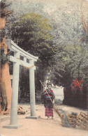 Japan - Geisha Sweeping The Ground In Front Of A Torii - Andere & Zonder Classificatie