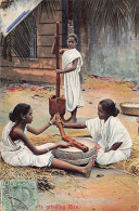India - Girls Grinding Rice - Indien