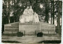 PONT L'ABBE Monument Aux BIGOUDENS TT 1454 - Pont L'Abbe