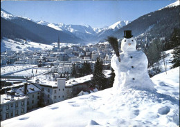 11438942 Davos GR Panorama Im Schnee Schneemann Davos Platz - Otros & Sin Clasificación