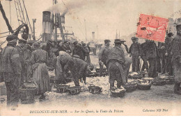 BOULOGNE SUR MER - Sur Les Quais, La Vente Du Poisson - état - Boulogne Sur Mer