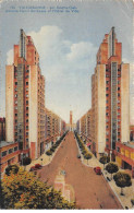 VILLEURBANNE - Les Gratte Ciels - Avenue Henri Barbusse Et L'Hôtel De Ville - état - Villeurbanne