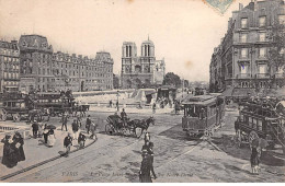 PARIS - La Place Saint Michel Et L'Eglise Notre Dame - Très Bon état - Squares