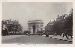 PARIS - L'Arc De Triomphe - L'Avenue Du Bois De Boulogne - Très Bon état - Arc De Triomphe