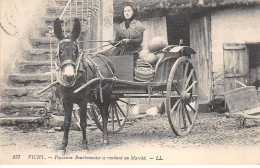 VICHY - Paysanne Bourbonnaise Se Rendant Au Marché - Très Bon état - Vichy