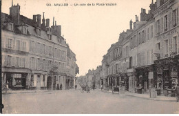 AVALLON - Un Coin De La Place Vauban - Très Bon état - Avallon