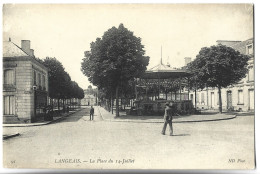 LANGEAIS - La Place Du 14 Juillet - Langeais