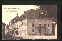 CPA Verdun-sur-le-Doubs, Hotel Des Trois-Maures, Place St-Jean  - Autres & Non Classés