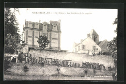 CPA Ableiges, Le Chateau, Vue Interieure De La Propriete  - Other & Unclassified