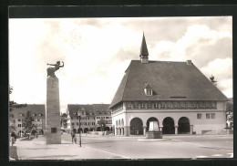 AK Freudenstadt / Schwarzwald, Stadthaus Mit Gedenksäule  - Freudenstadt