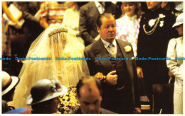 R082270 The Bride With Her Father The Earl Spencer. Royal Wedding - Monde