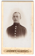 Fotografie G. Meyer, Jüterbog, Neue Kaserne, Junger Gardist In Uniform  - Anonyme Personen