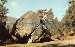 R082427 Bowder Stone. Borrowdale. Keswick. Gomis - Monde