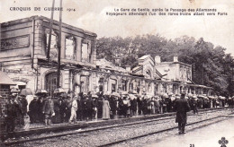 60 - Oise - La Gare De SENLIS Apres Le Passage Des Allemands - Voyageurs Attendant L Un Des Rares Trains - Guerre 1914 - Senlis