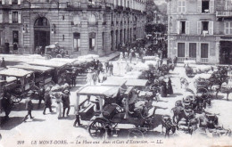 63 - Puy De Dome - LE MONT DORE - La Place Aux Anes Et Cars D Excursion - Le Mont Dore