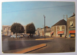 FRANCE - MAINE ET LOIRE - SAINT-MACAIRE-en-MAUGES - La Place Vers La Rue D'Anjou - Autres & Non Classés