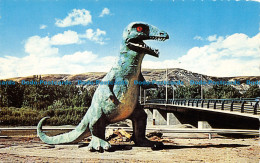 R082647 Model Of Tyrannosaurus Rex On Display At Dinosaur Valley Bridge. Drumhel - World