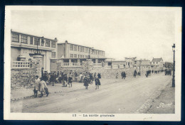 Cpa Du 44 Nantes Groupe Scolaire De Longchamp N° 12 La Sortie Générale    - Sainte Thérèse   MAI24-11 - Nantes