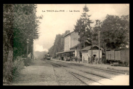 38 - LA TOUR-DU-PIN - TRAIN EN GARE DE CHEMIN DE FER - La Tour-du-Pin