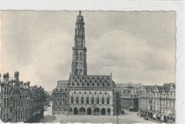 ARRAS . LA PETITE PLACE ET LES MAISONS ESPAGNOLES . TIMBRE DECOLLE CARTE INTACTE . ECRITE LE 27-9-1954 . 2 SCANNES - Arras