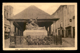 48 - LANGOGNE - LE SQUARE DU SOUVENIR ET LA HALLE - Langogne