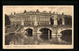 AK Berlin, Schlossbrücke U. Zeughaus  - Mitte