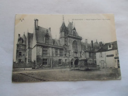 BOURGES ( 18 Cher ) PALAIS JACQUES COEUR LA FACADE  PLACE MONUMENT ET COMMERCE - Bourges