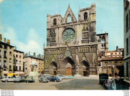 69. LYON . Place St-Jean .  (parking Avec Renault 4CV, Citroen 2CV ...etc...) . - Andere & Zonder Classificatie