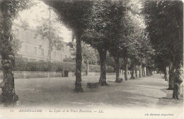 15 - ANGOULEME - Le Lycée Et La Place Beaulieu - Angouleme