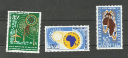 République CENTRAFRICAINE POSTE AERIENNE N°10, 11, 16 Neufs** Cote 4.95€ - Central African Republic