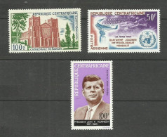 République CENTRAFRICAINE POSTE AERIENNE N°17, 21, 26 Neufs** Cote 4.75€ - República Centroafricana