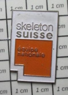 1818B Pin's Pins / Beau Et Rare / THEME : JEUX OLYMPIQUES / SKELETON SUISSE EQUIPE NATIONALE - Olympische Spelen