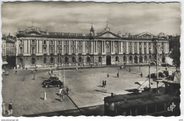 31  TOULOUSE - Facade Du Capitole - Hotel De Ville  ( Haute Garonne ) - - Toulouse