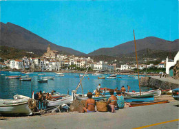 Espagne - Espana - Cataluna - Costa Brava - Cadaques - Vista General - Vue Générale - Femme En Maillot De Bain - CPM - V - Gerona