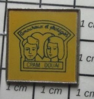 1818B  Pin's Pins / Beau Et Rare / ADMINISTRATIONS / CPAM DOUAI AMOUREUX ET PROTEGES Ah Les Sous-Douai Chtis - Administración