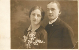 Social History Souvenir Vintage Photo Postcard Elegance Couple Flower 1927 - Fotografie