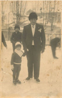 Social History Souvenir Vintage Photo Postcard Elegant Father And Daughter Ice Skating - Fotografía