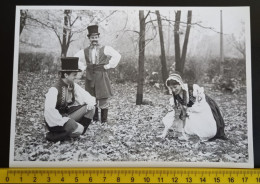 #21   LARGE PHOTO -  MAN AND WOMAN DANCE - DANCING IN POLISH NATIONAL  COSTUMES - POLAND - Anonieme Personen