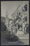 Cartolina Sterzing /Tirol, Strassenpartie Am Tor Mit Denkmal  - Autres & Non Classés